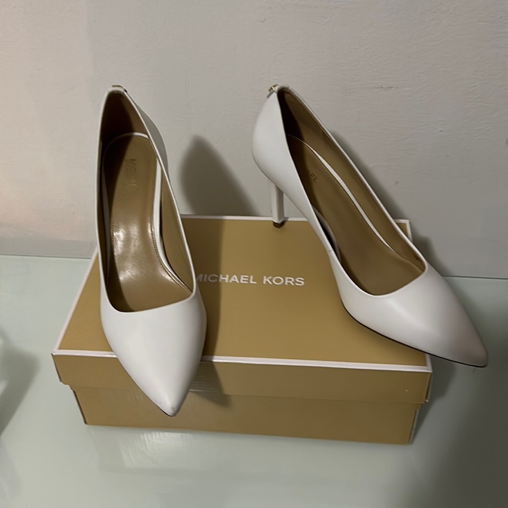 Michael Kors optic white leather pump